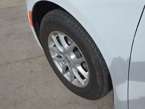 Used 2022 Chrysler Pacifica Touring-L image 12