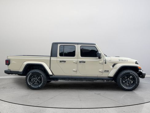 Used 2022 Jeep Gladiator Sport AWD/4WD image 10