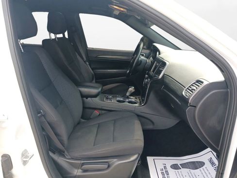 Used 2019 Jeep Grand Cherokee Laredo image 10