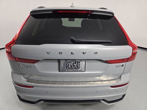 Used 2024 Volvo XC60 B5 Plus w/ Climate Package image 5