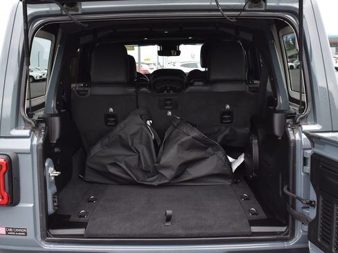 Used 2025 Jeep Wrangler Unlimited Rubicon AWD/4WD image 10