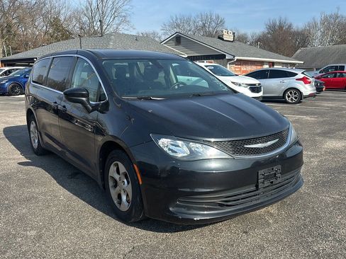 Used 2017 Chrysler Pacifica LX w/ Tire & Wheel Group image 7