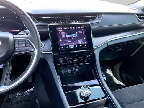 Certified 2024 Jeep Grand Cherokee Altitude AWD/4WD image 7