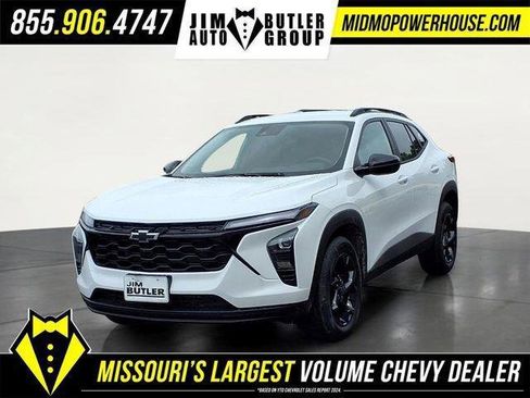 New 2026 Chevrolet Trax LT w/ Driver Confidence Package FWD image 1