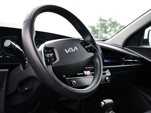Used 2024 Kia Niro EX FWD image 14