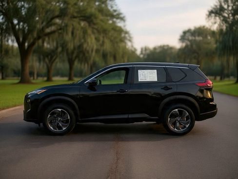 Used 2024 Nissan Rogue SV AWD/4WD image 7