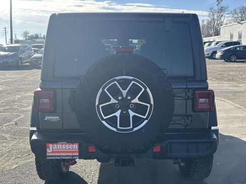 Used 2024 Jeep Wrangler Rubicon image 3