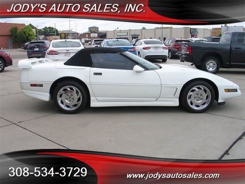 Used 1996 Chevrolet Corvette Convertible RWD image 25