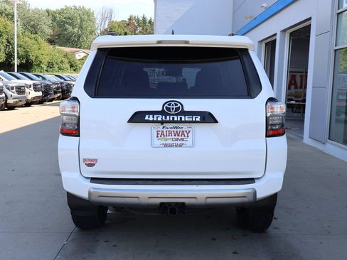 Used 2020 Toyota 4Runner TRD Off-Road Premium w/ Moonroof Package AWD/4WD image 9