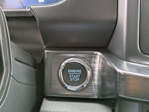 New 2025 Ford F250 Lariat image 30