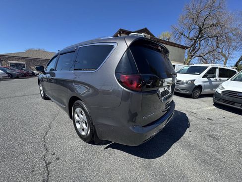Used 2017 Chrysler Pacifica Touring-L Plus w/ Advanced Safetytec Group FWD image 6