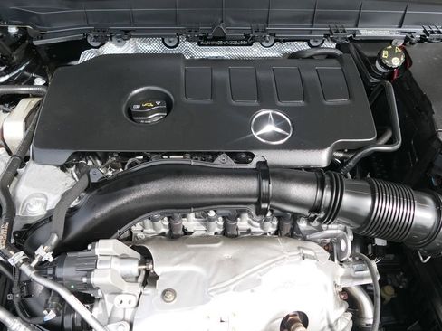 Used 2023 Mercedes-Benz GLB 250 image 30