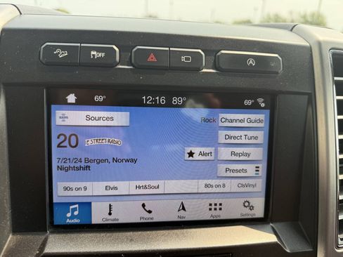 Used 2018 Ford F150 Platinum w/ Equipment Group 701A Luxury AWD/4WD image 18