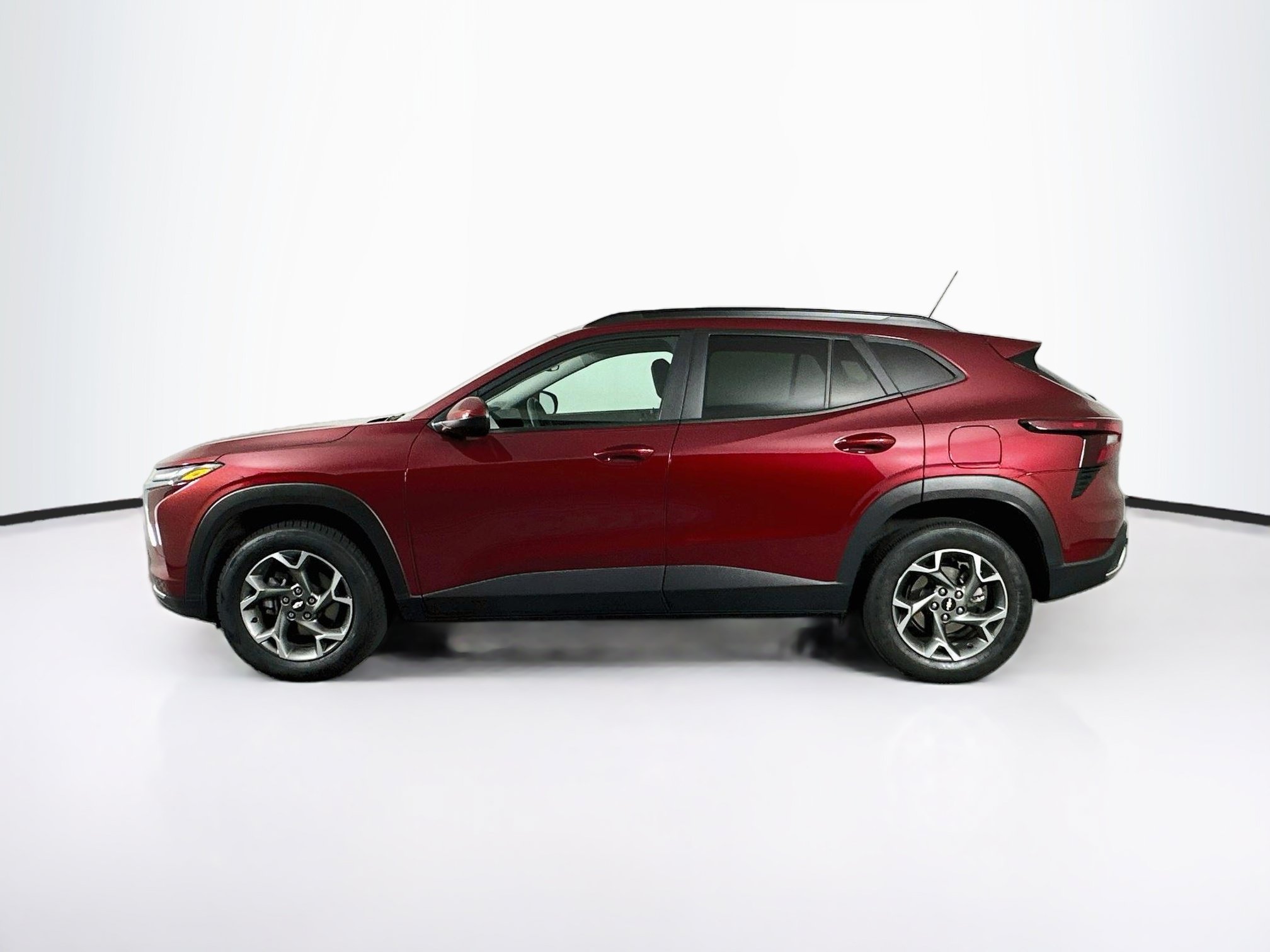 Used 2025 Chevrolet Trax LT FWD image 4