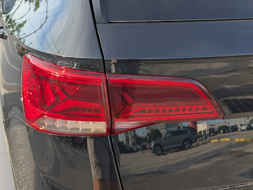 Certified 2024 Volkswagen Taos SE FWD image 8