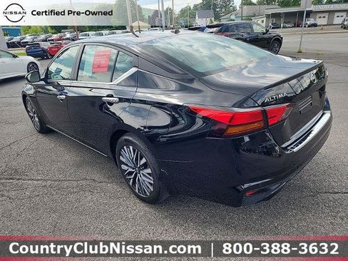 Certified 2023 Nissan Altima 2.5 SV w/ SV Premium Package FWD image 6