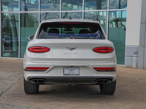 Certified 2023 Bentley Bentayga AWD/4WD image 17