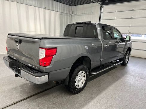 Used 2017 Nissan Titan SV AWD/4WD image 4