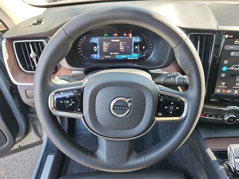 Certified 2024 Volvo XC60 B5 Ultimate w/ Protection Package Premier AWD/4WD image 17