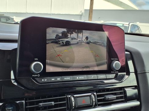 Used 2025 Nissan Pathfinder SV FWD image 26