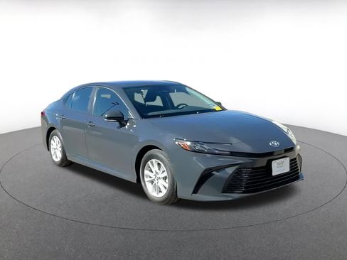 Used 2025 Toyota Camry LE image 2