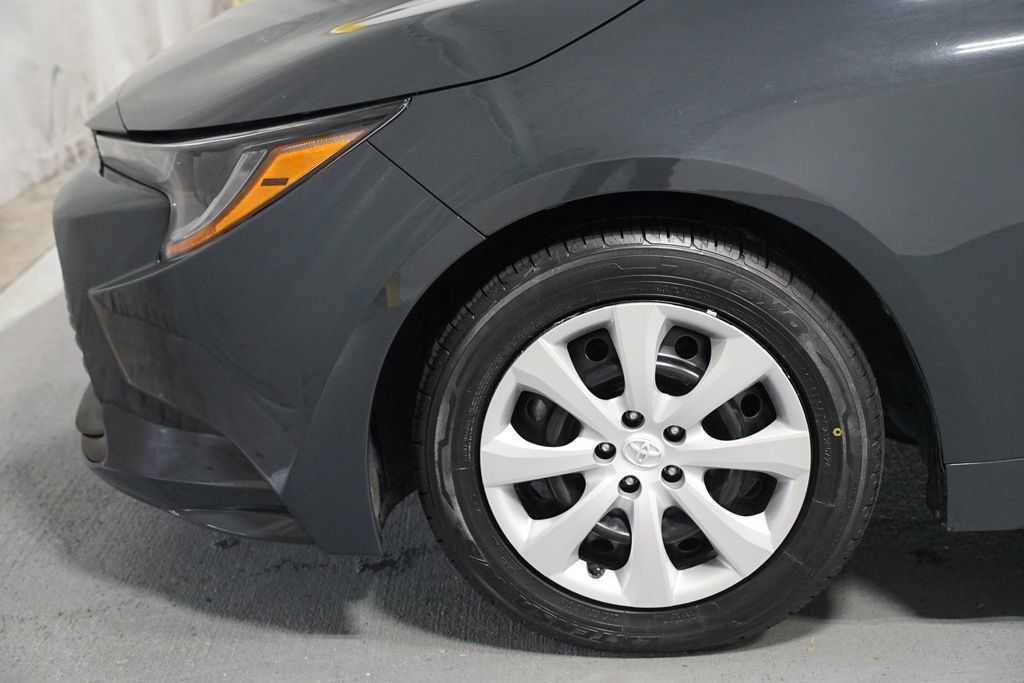 Certified 2024 Toyota Corolla LE FWD image 5