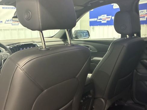 Used 2023 Chevrolet Traverse LT image 34