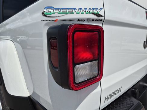 Used 2023 Jeep Gladiator Sport AWD/4WD image 27