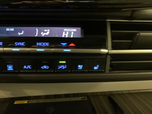 Used 2023 Toyota Sienna Limited w/ Protection Package (TMS) image 45