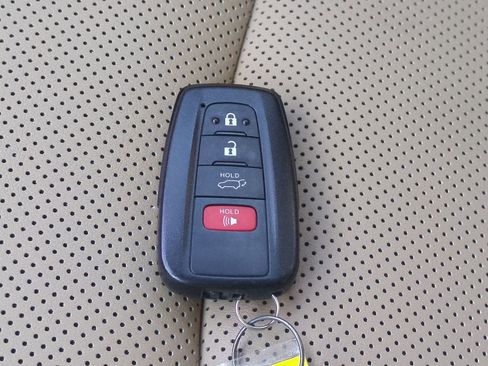 Used 2021 Toyota RAV4 Limited image 29