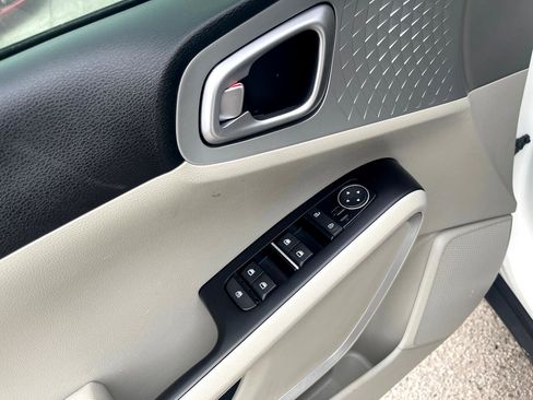 Used 2021 Kia Soul LX image 11