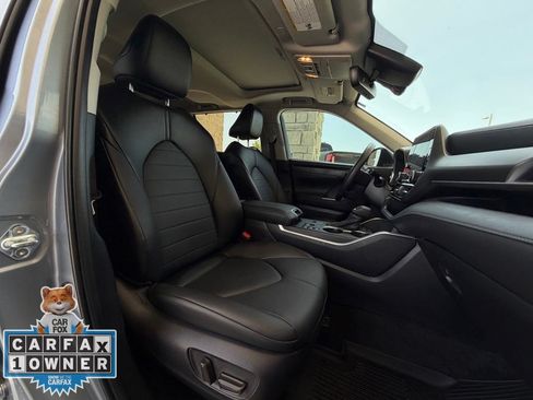 Used 2024 Toyota Highlander XLE FWD image 24