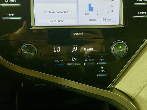 Used 2020 Toyota Camry SE w/ Cold Weather Package image 23