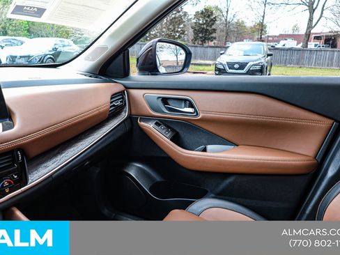 Used 2025 Nissan Rogue Platinum w/ Tech Package image 39