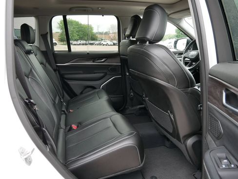 Used 2022 Jeep Grand Cherokee Limited 4xe w/ Luxury Tech Group II AWD/4WD image 12