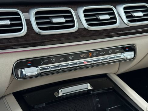 Used 2025 Mercedes-Benz GLS 450 4MATIC image 28