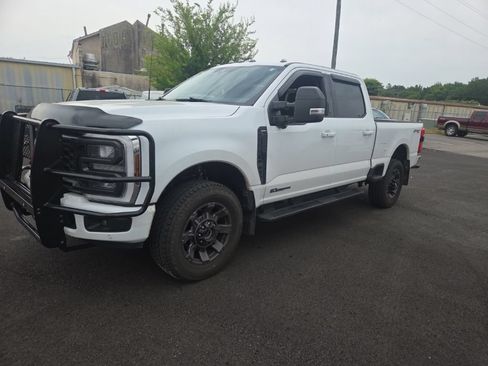 Certified 2024 Ford F250 Lariat w/ Lariat Ultimate Package AWD/4WD image 3