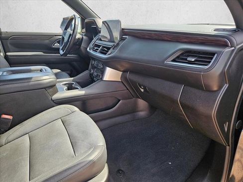 Used 2022 Chevrolet Tahoe Z71 w/ Luxury Package AWD/4WD image 22