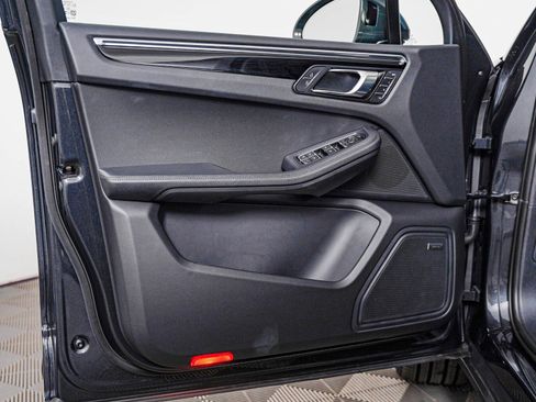 Certified 2026 Porsche Macan AWD/4WD image 30