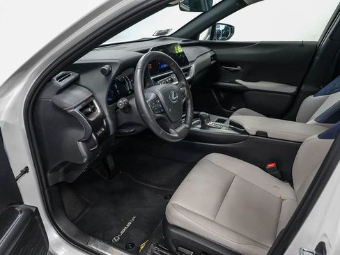 Used 2025 Lexus UX 300h FWD w/ Accessory Package (Z2) image 18