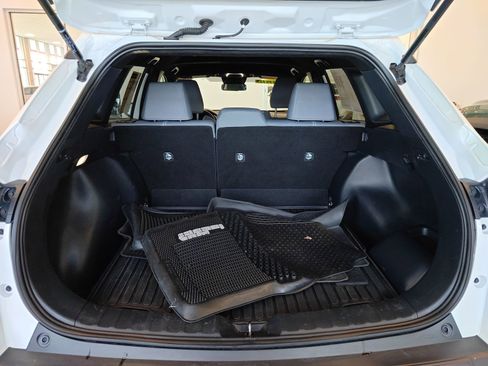 Used 2024 Toyota Corolla Cross SE image 12