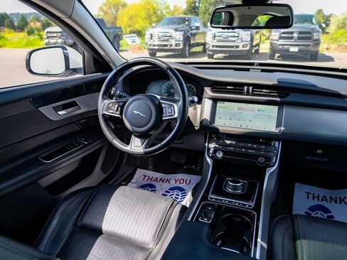 Used 2018 Jaguar XF Prestige image 21