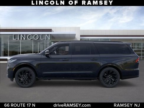 New 2026 Lincoln Navigator L Reserve w/ Jet Appearance Package AWD/4WD image 3