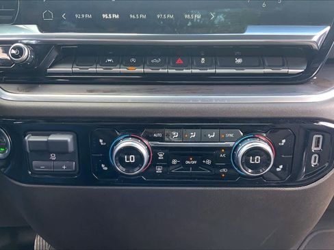 Used 2025 GMC Sierra 1500 SLT image 34