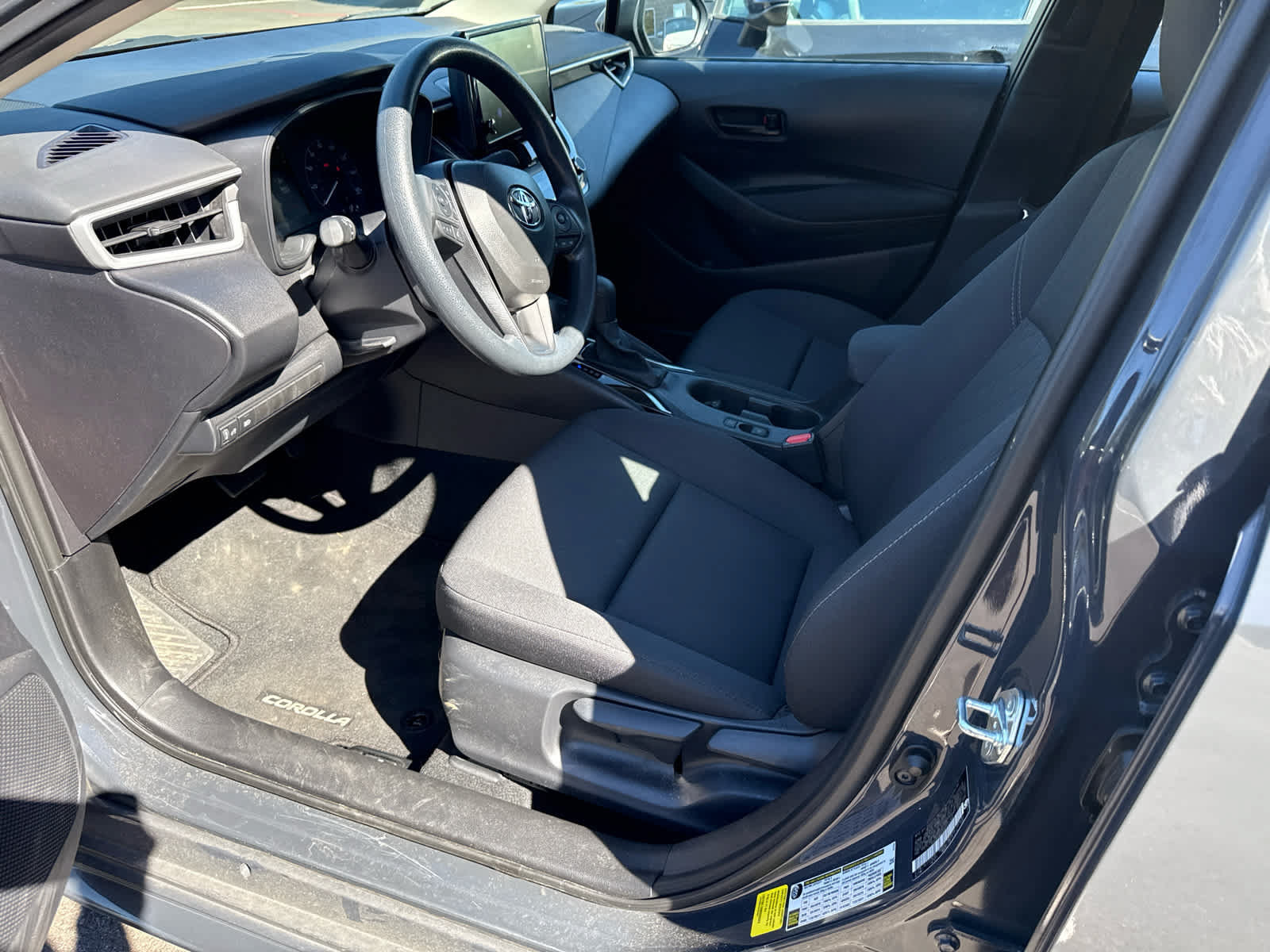 Used 2025 Toyota Corolla LE FWD image 6
