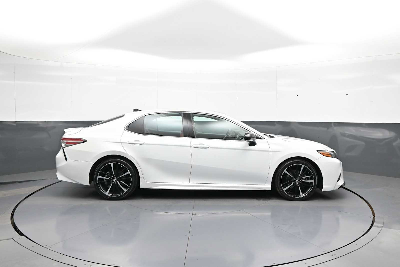 Certified 2019 Toyota Camry XSE w/ Navigation Package FWD image 4