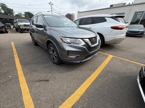 Used 2020 Nissan Rogue SV w/ Sun & Sound Touring Package AWD/4WD image 5
