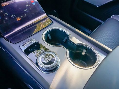 Used 2026 Cadillac Vistiq Platinum image 29