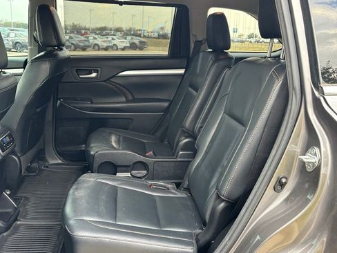 Used 2018 Toyota Highlander XLE image 9