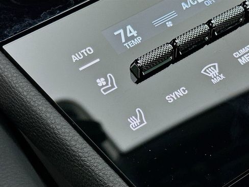 Certified 2025 Porsche Cayenne AWD/4WD image 23